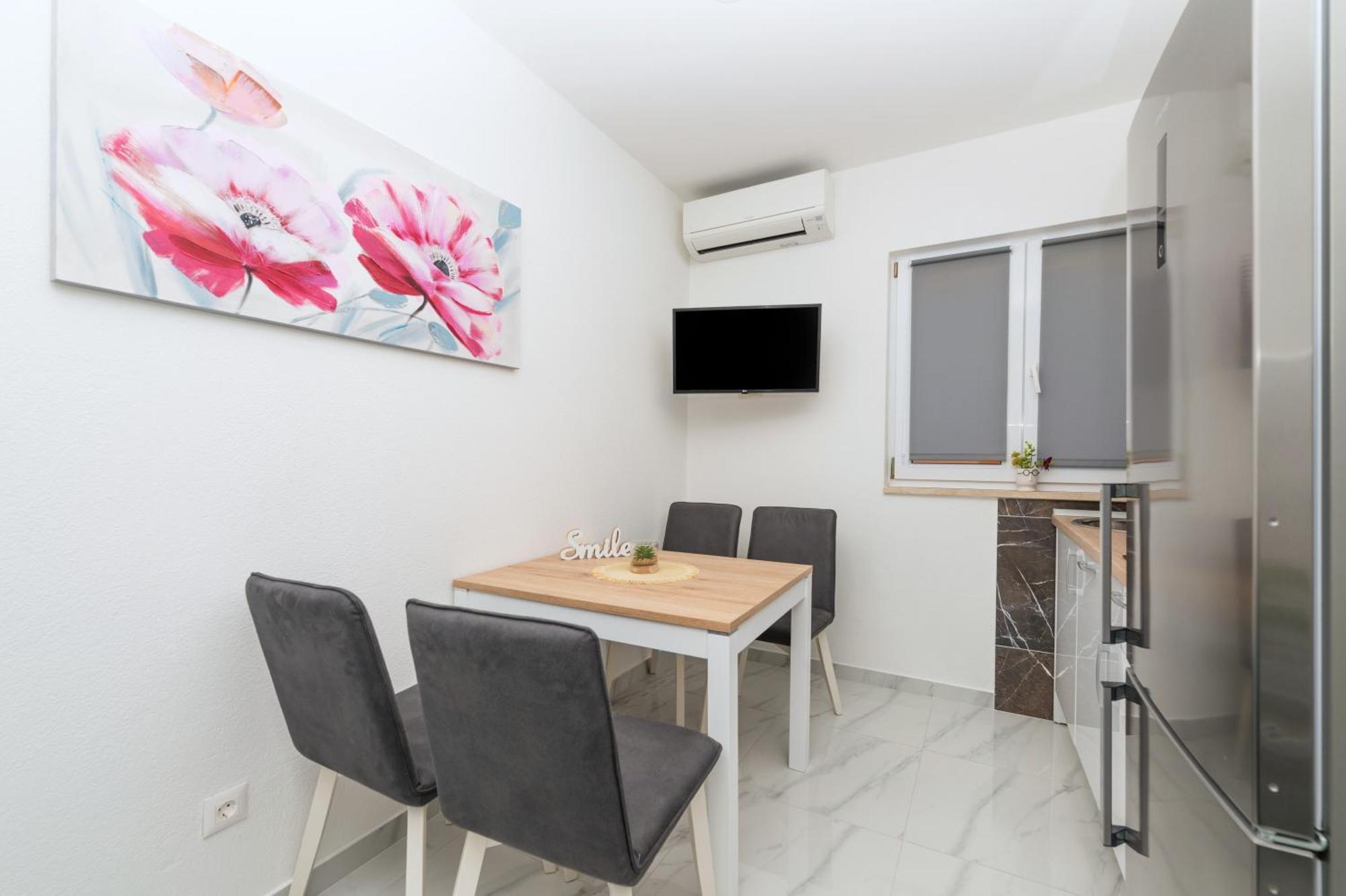 Apartmants Sestic Tučepi Esterno foto