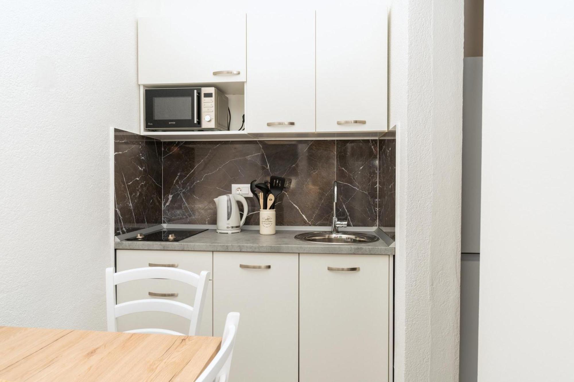 Apartmants Sestic Tučepi Esterno foto